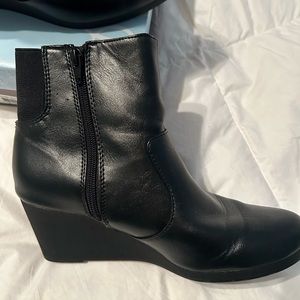 Life Stride Flex wedge boot